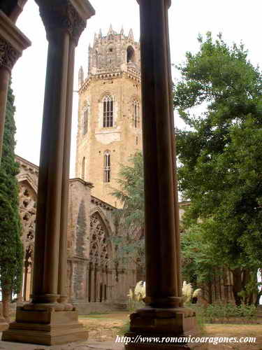 TORRE CAMPANARIO  DESDE EL CLAUSTRO